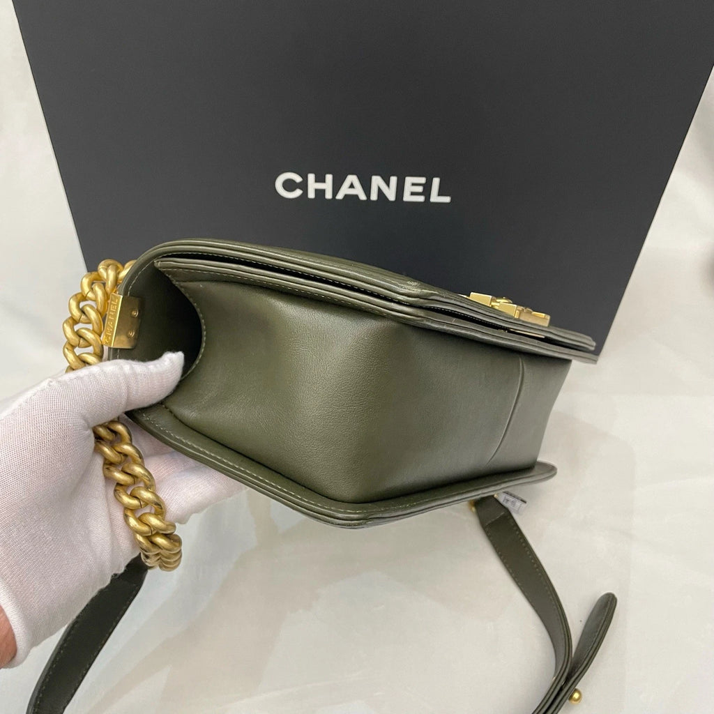 Excellent Chanel Leboy MM Green Chain Shoulder Bag Crossbody Chip Version GHW