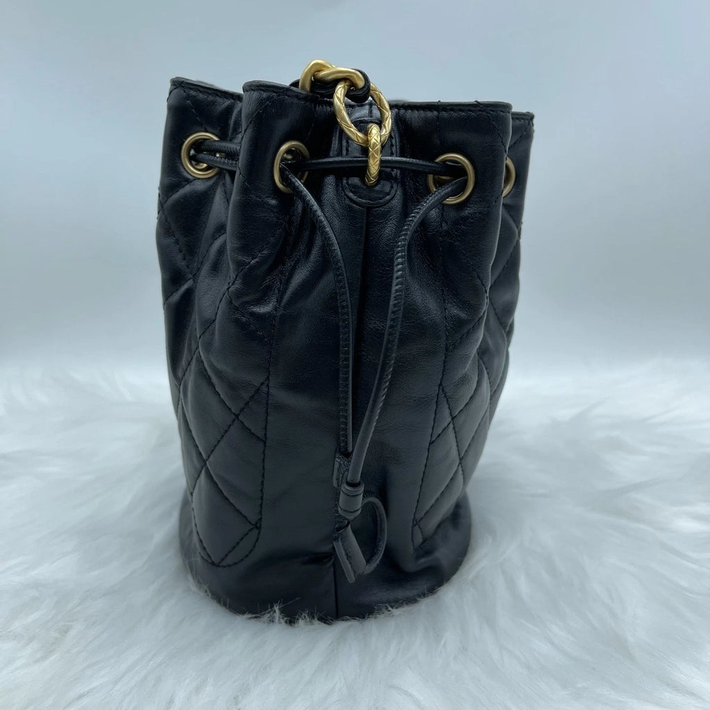Pre-owned CHANEL Black Leather Quilted Bucket Shoulder Crossbody Bag For Women