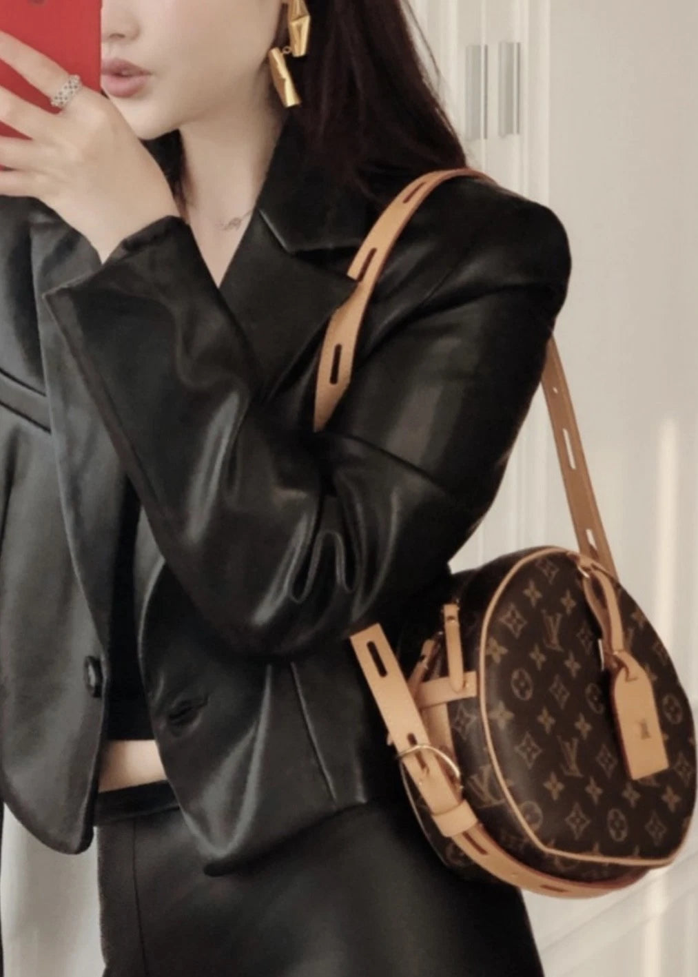 Louis Vuitton Boite Chapeau Monogram Canvas Medium Round Crossbody Bag