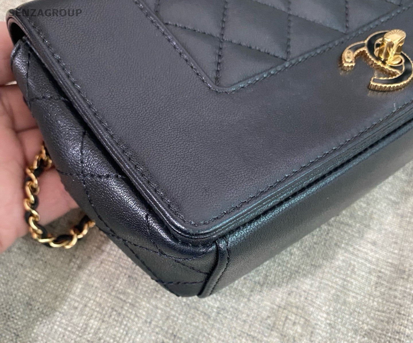 Chanel Diamond Chain Shoulder Bag Crossbody Black Gold Used Women Classic