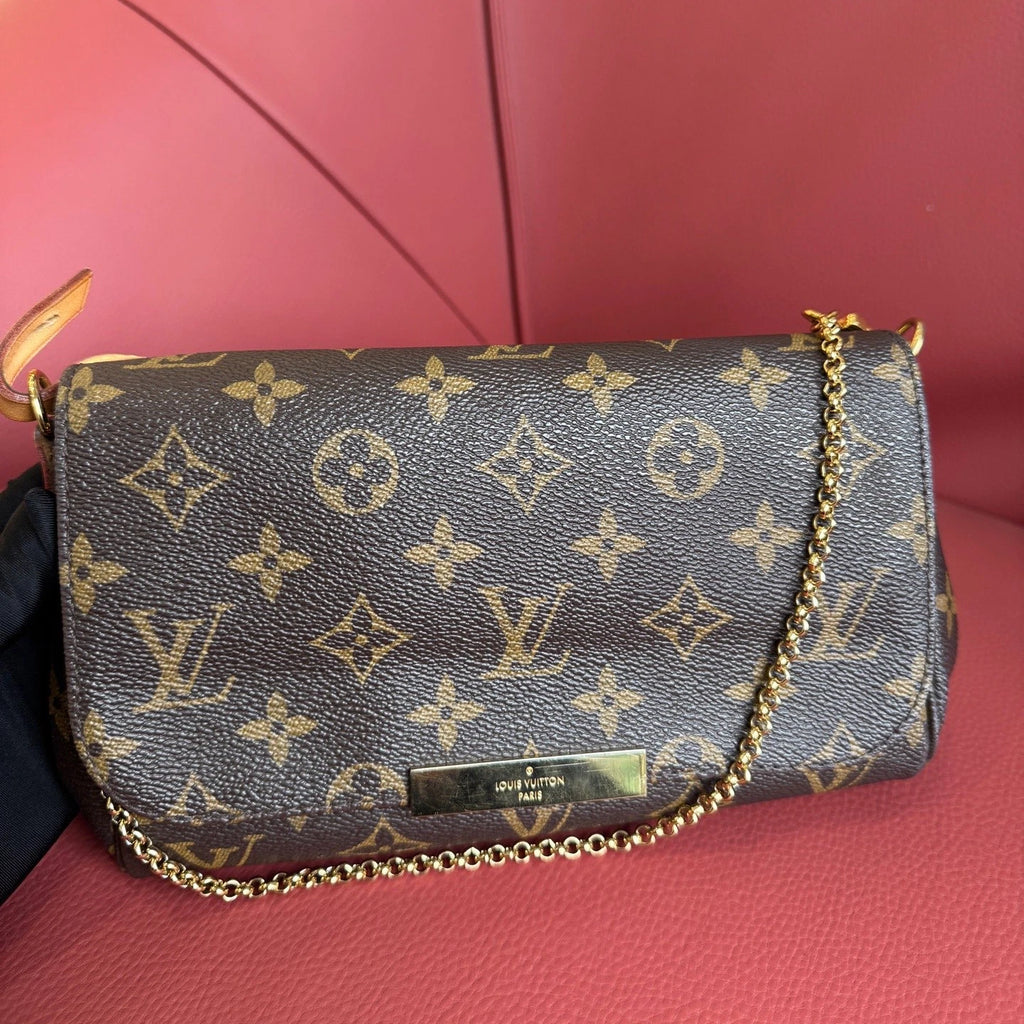 Louis Vuitton Favorite Monogram Canvas Shoulder Bag Crossbody Excellent