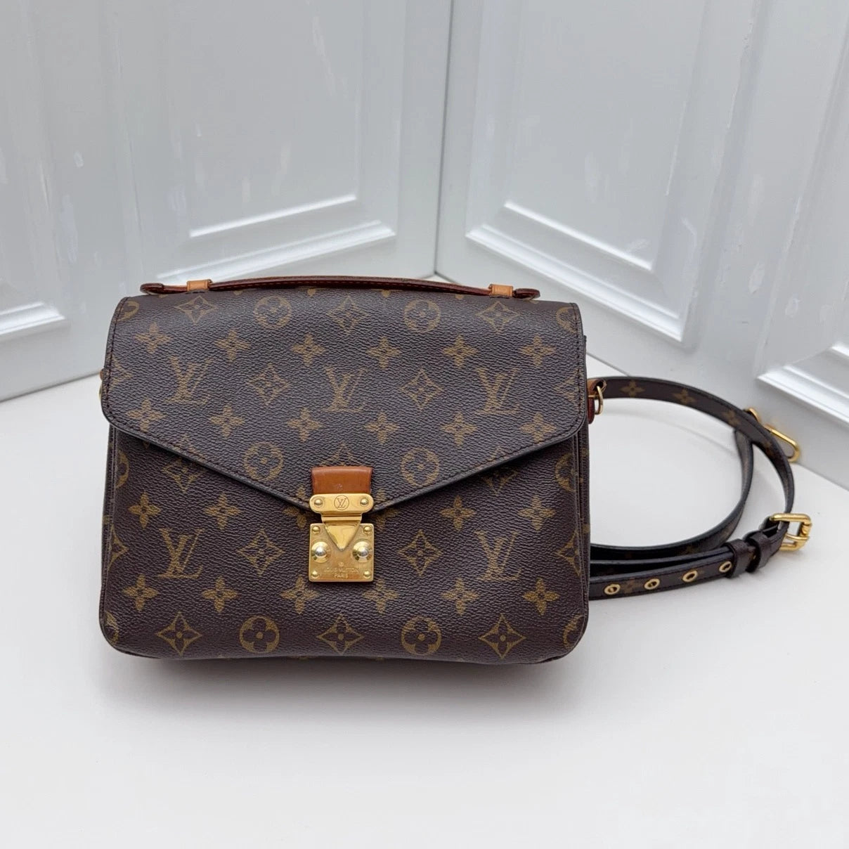 Louis Vuitton Metis Pochette Monogram Shoulder Crossbody Brown Gold Women