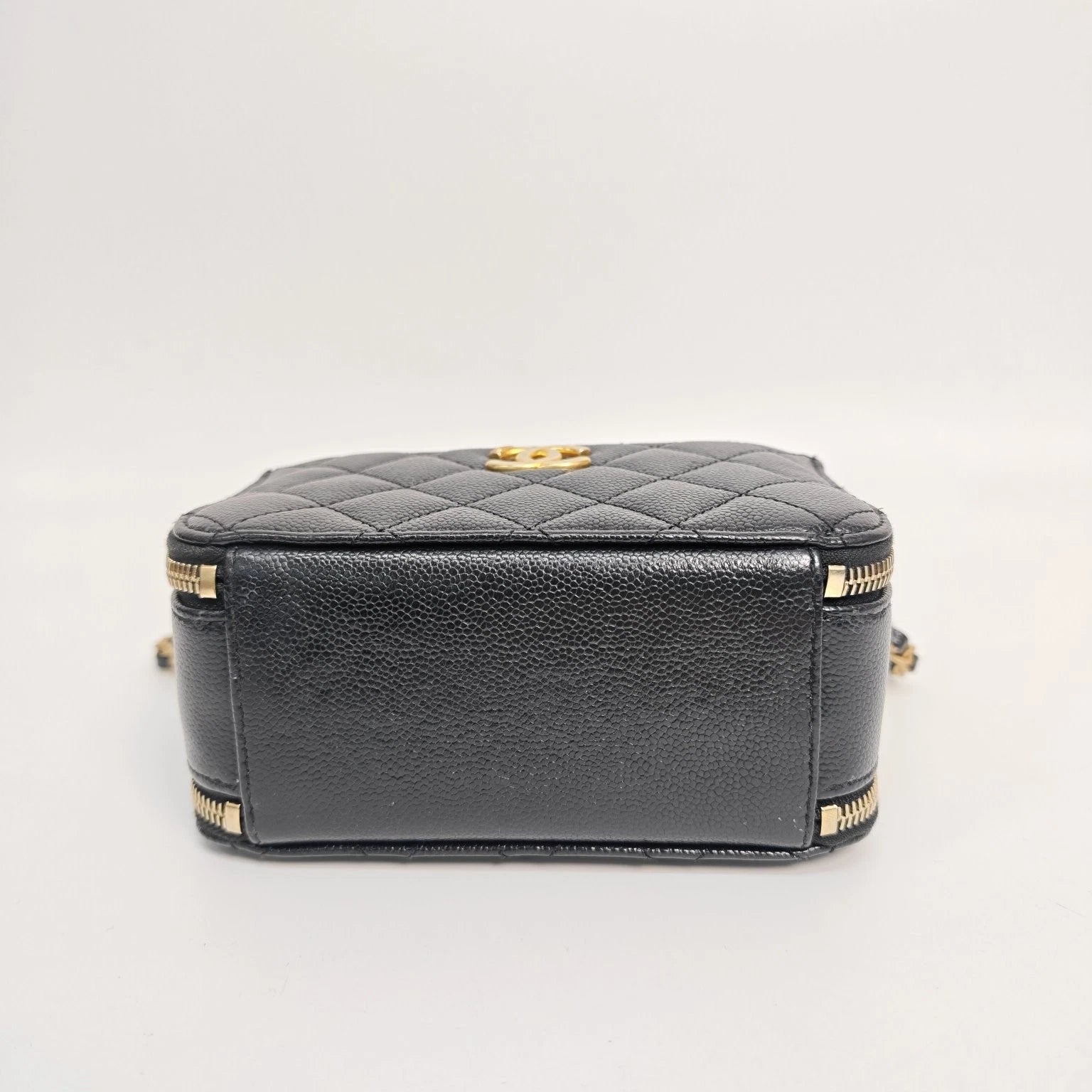 Pre-owned CHANEL 22S Black Gold Calfskin Top Handle Camera Bag For Women