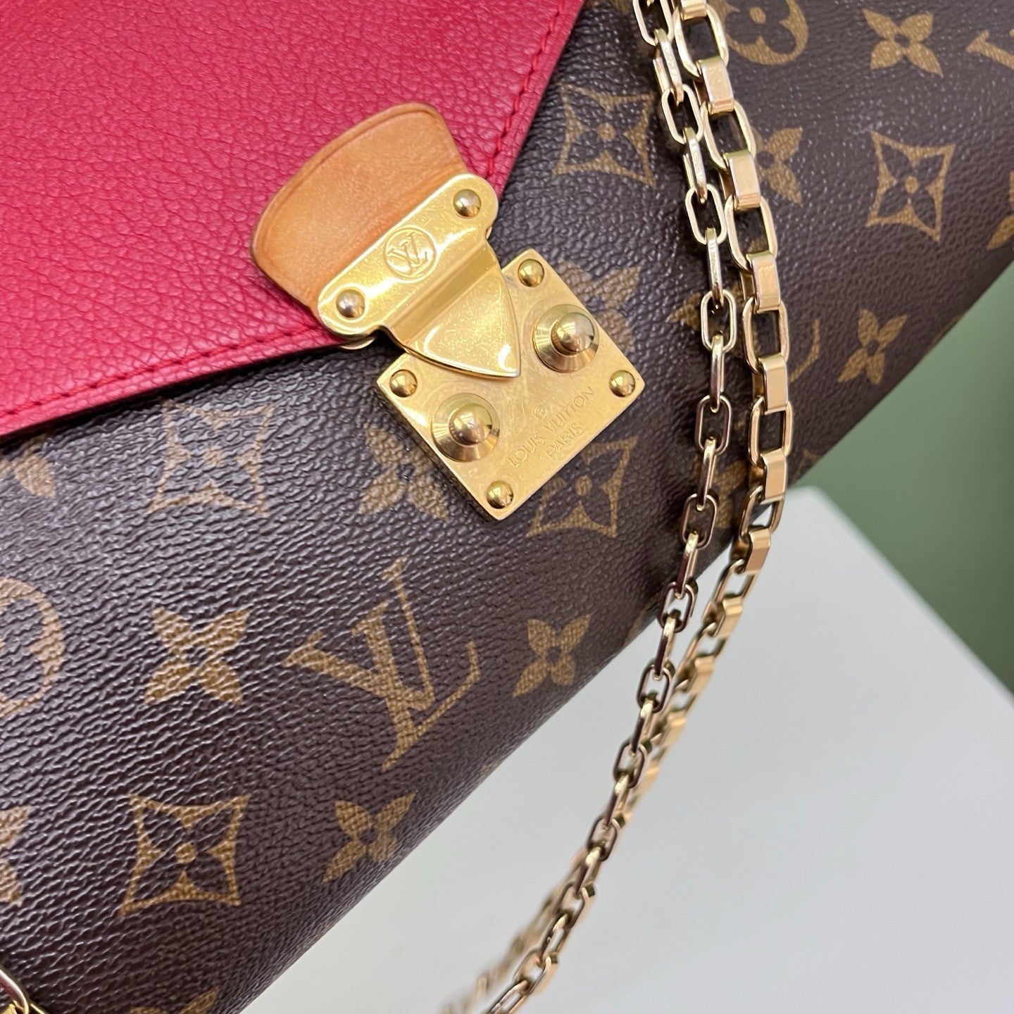Louis Vuitton Pallas Chain Monogram Shoulder Bag Brown Red Used Women Classic