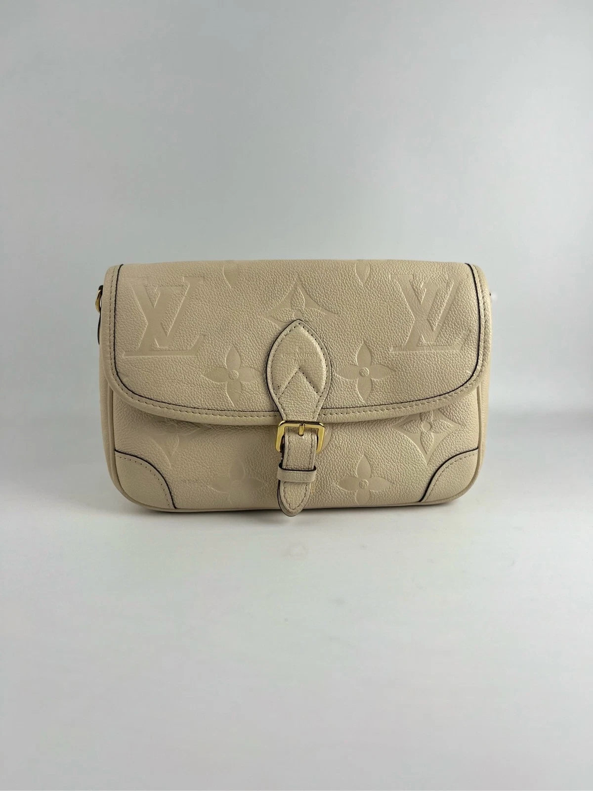 Louis Vuitton Diane White Shoulder Bag Crossbody Gold Hardware