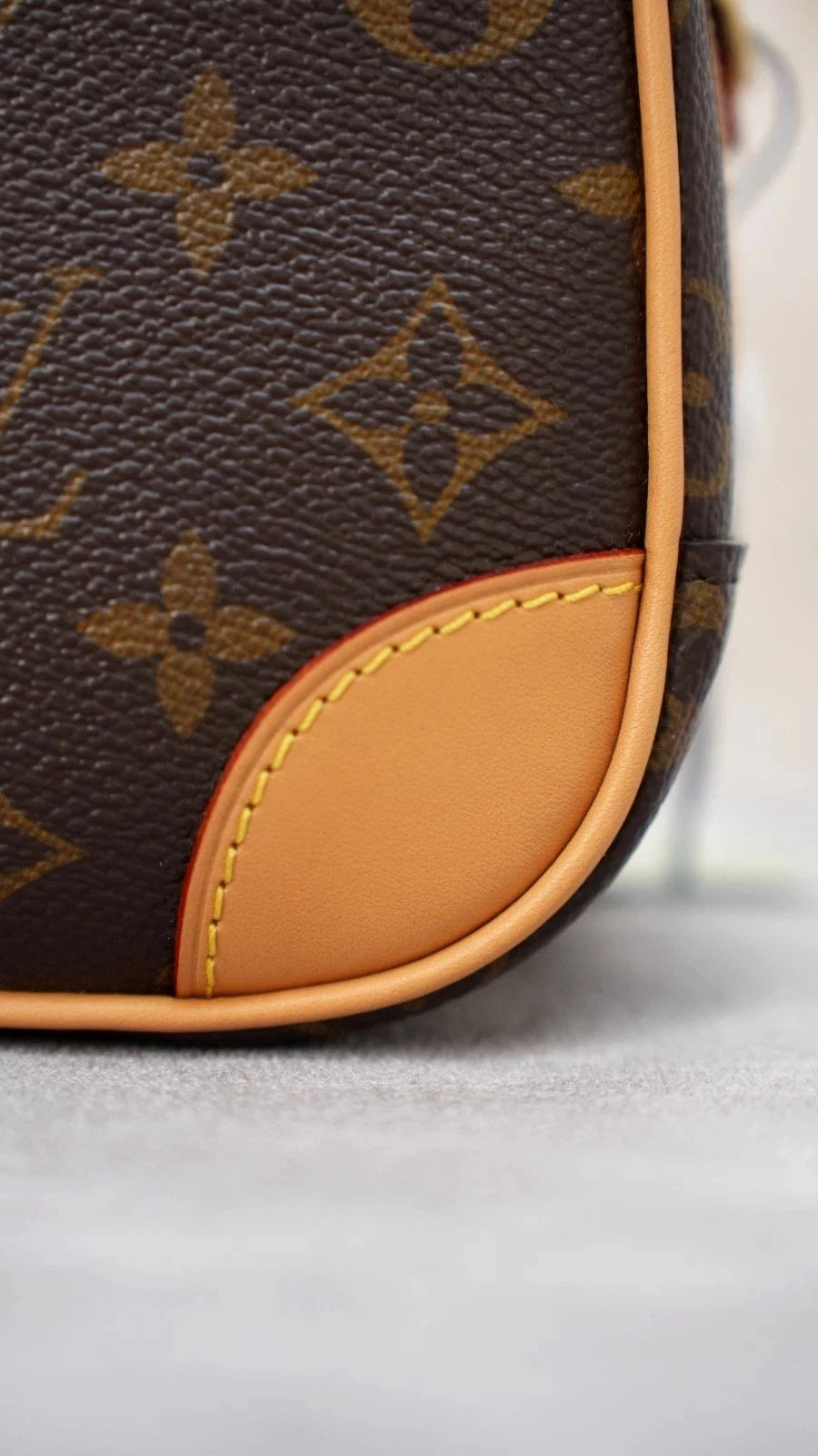 Louis Vuitton Deauville Monogram Canvas Shoulder Bag Crossbody Excellent