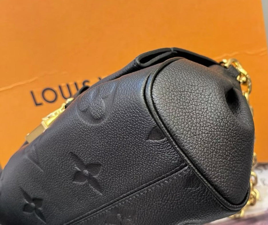 Louis Vuitton Favorite Monogram Chain Shoulder Bag Crossbody Black Gold Women