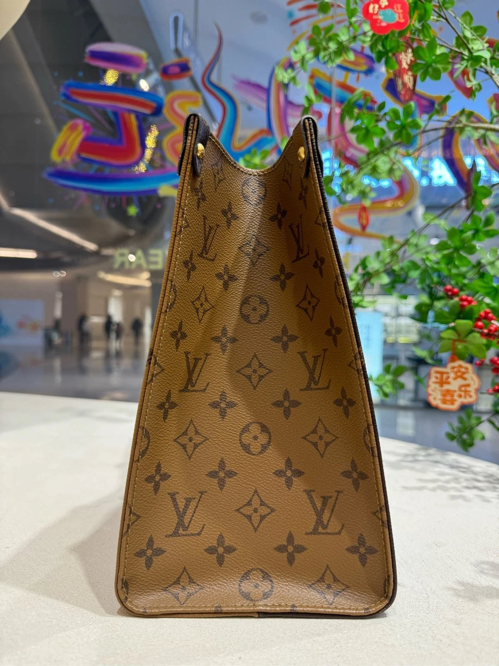 Louis Vuitton OnTheGo Monogram Canvas Handbag Tote Bag Excellent