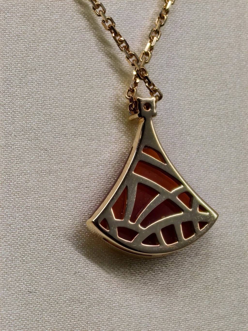Bvlgari Divas' Dream Pendant Necklace 18K Rose Gold 1Diamond Red Carnelian