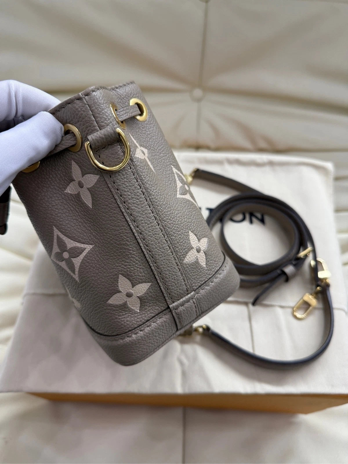 Louis Vuitton Noe Gray Shoulder Bag Excellent