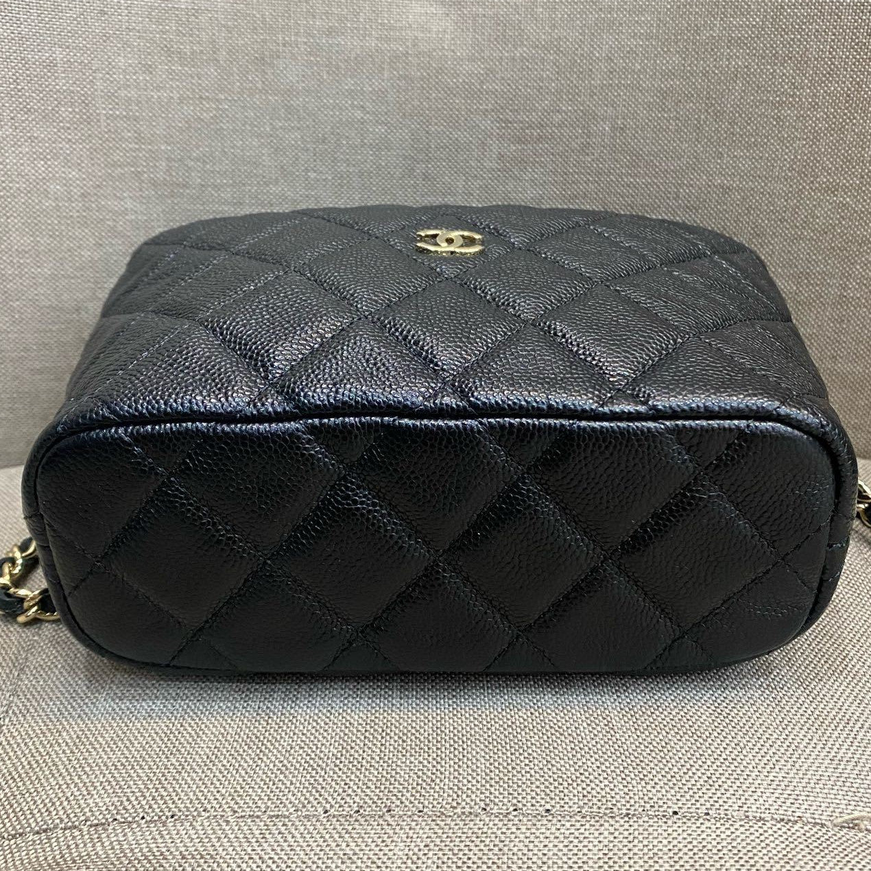 Chanel 25C Black Gold Quilted Chain Shoulder Bag Classic Women's Fashion