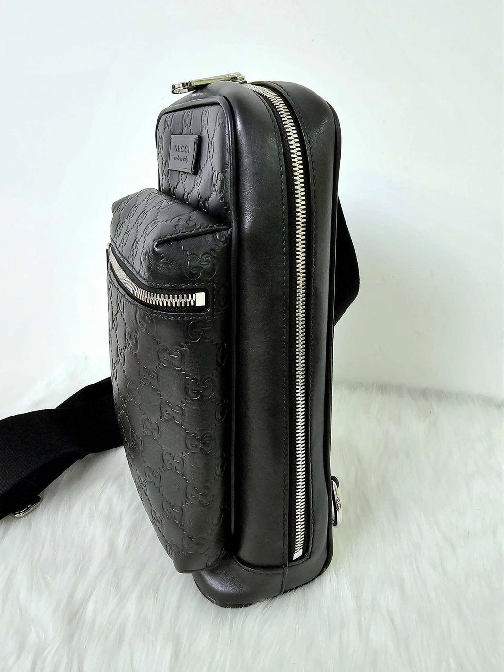 GUCCI Black Embossed Leather Crossbody Chest Bag For Women