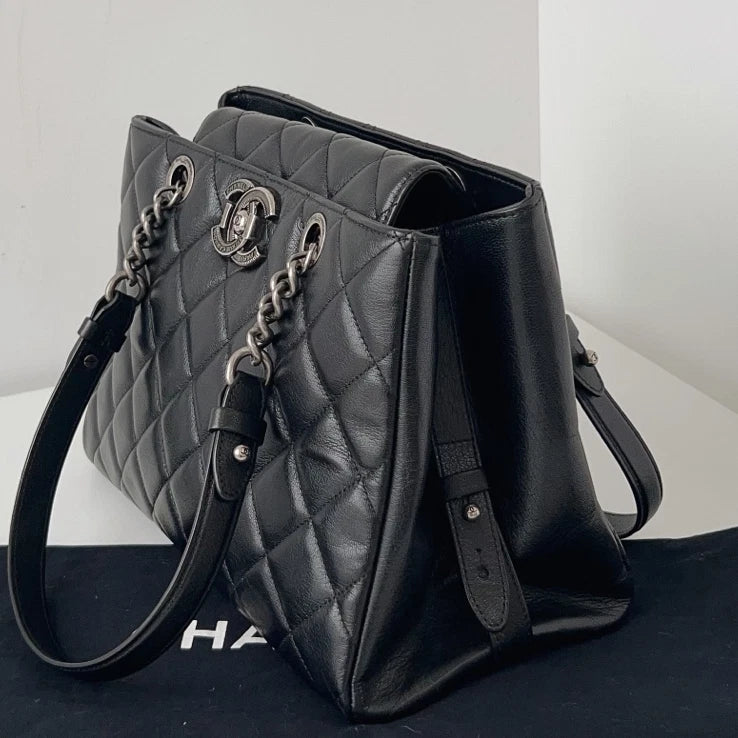 Excellent Chanel Diamond Black Tote Silver Hardware Chain Shoulder Bag