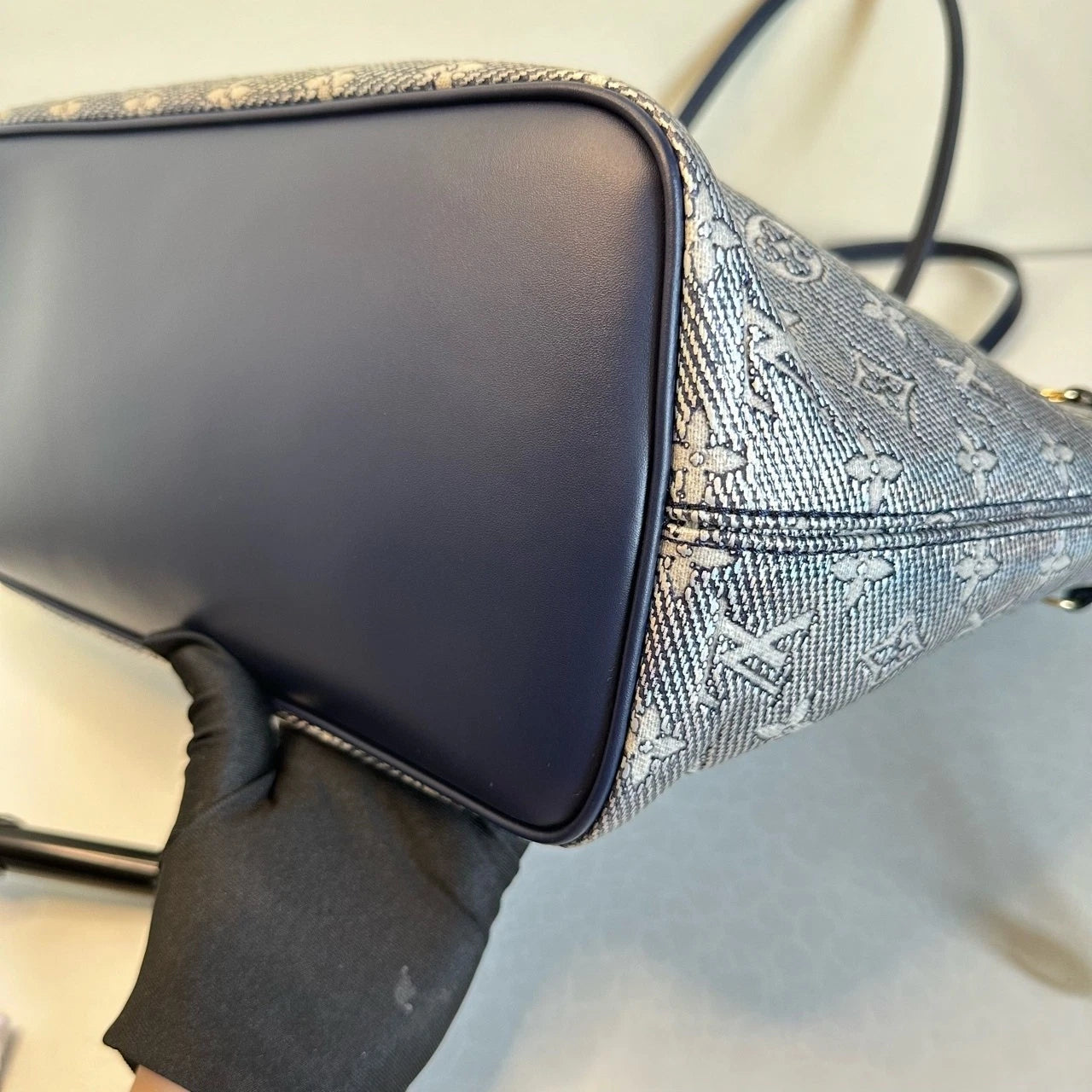 Louis Vuitton Neverfull Medium Holographic Tote Bag For Women