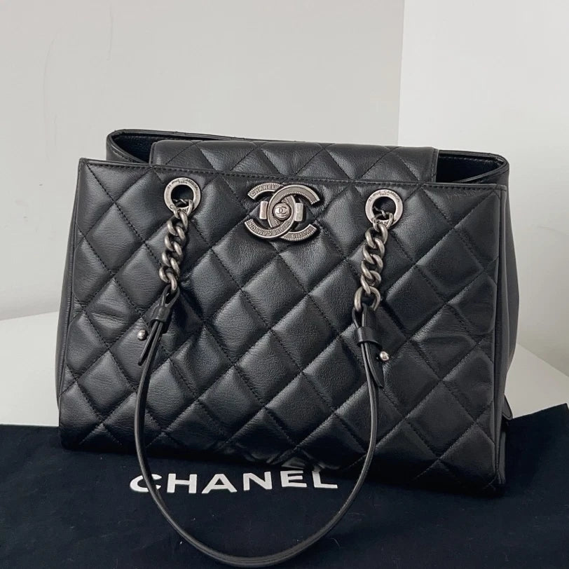 Excellent Chanel Diamond Black Tote Silver Hardware Chain Shoulder Bag
