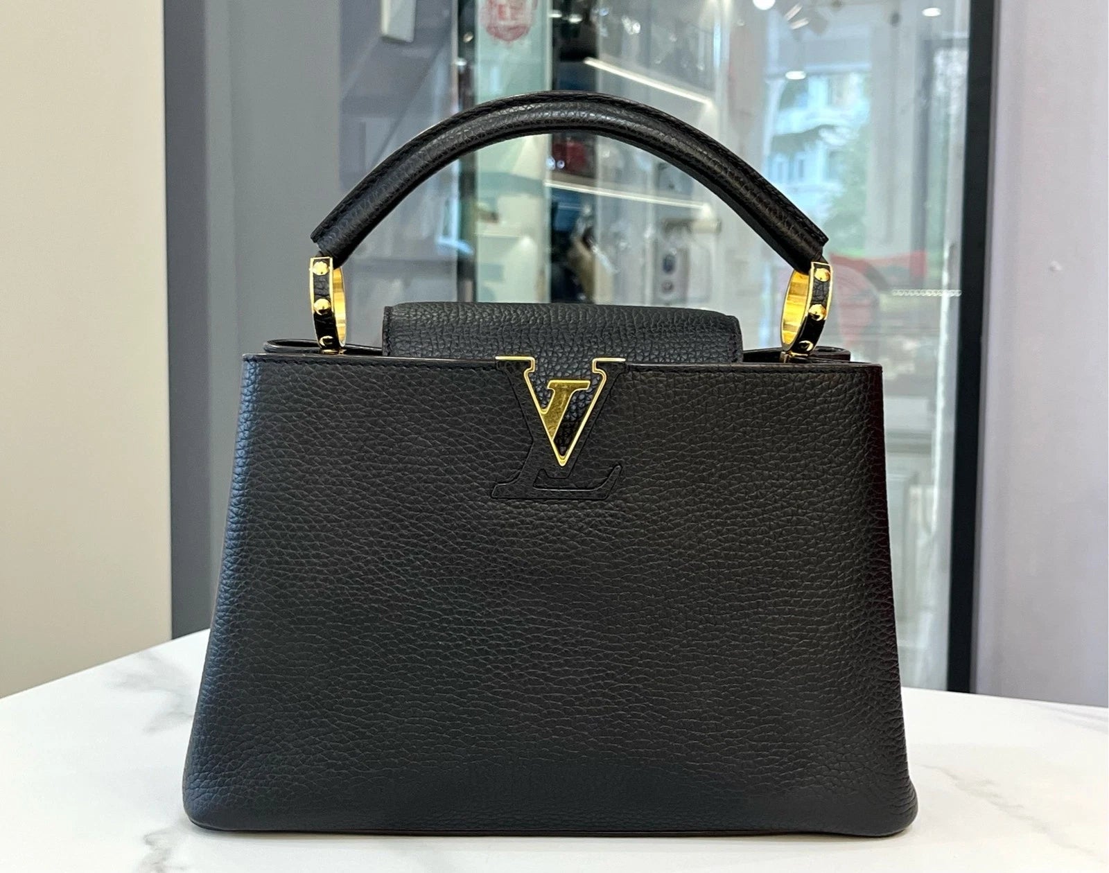 Louis Vuitton Capucines Crossbody Top Handle Excellent