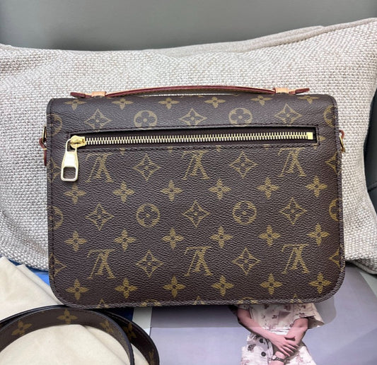 Louis Vuitton Pochette Metis Monogram Shoulder Bag Crossbody Brown Gold Women