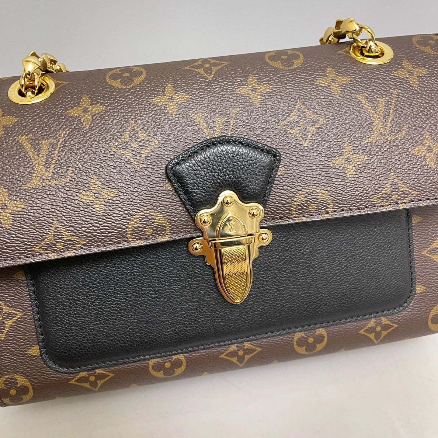 Authentic Louis Vuitton Victoire Chain Monogram Shoulder Bag Brown GHW