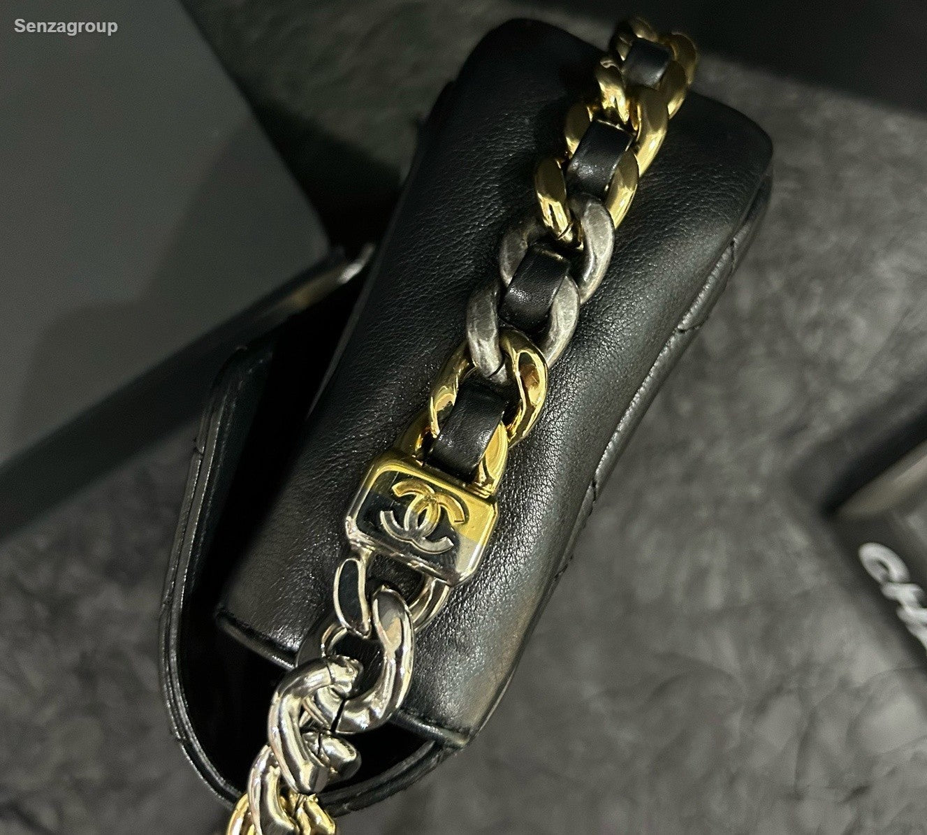 Chanel Diamond Calfskin Messenger Chain Shoulder Bag Crossbody Black Gold Women