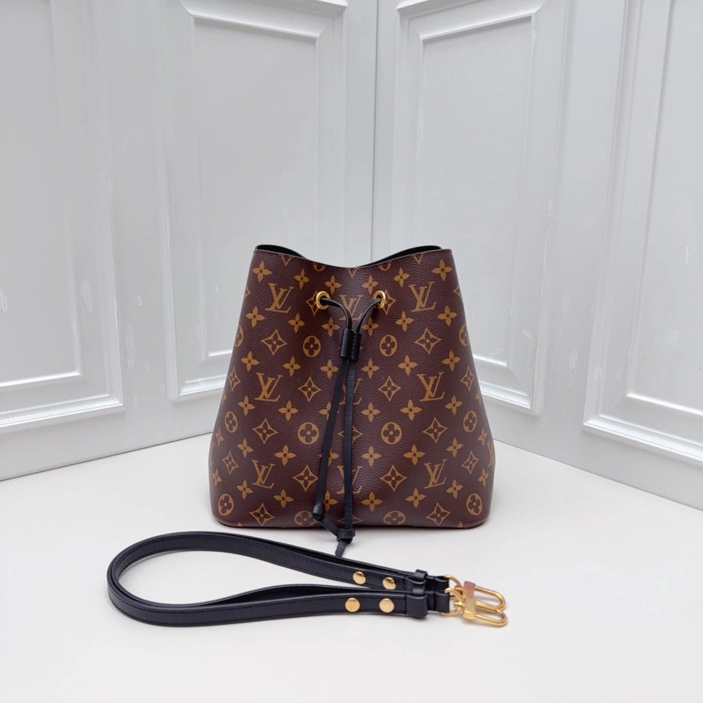 Louis Vuitton NeoNoe Monogram Brown Crossbody Excellent