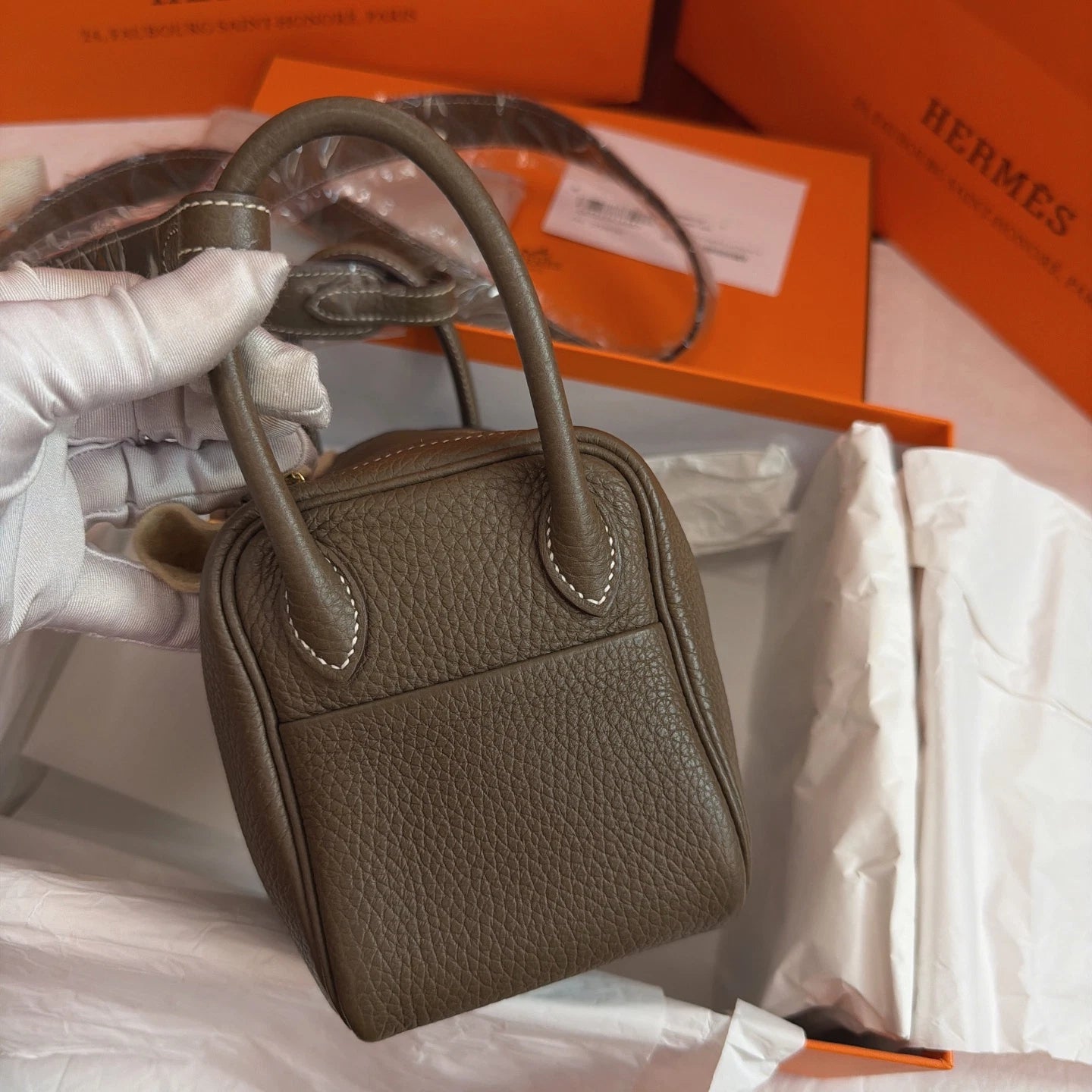 Excellent Condition Hermes Lindy Mini Gray Gold TC Leather Handbag Crossbody