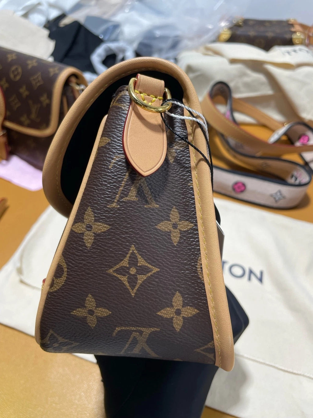 New Original Louis Vuitton Black Baguette Shoulder Bag For Women