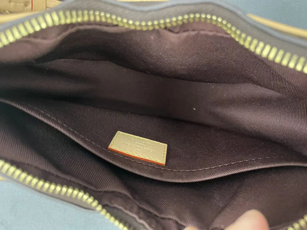 Louis Vuitton Monogram Canvas Pea Crossbody Bag For Women