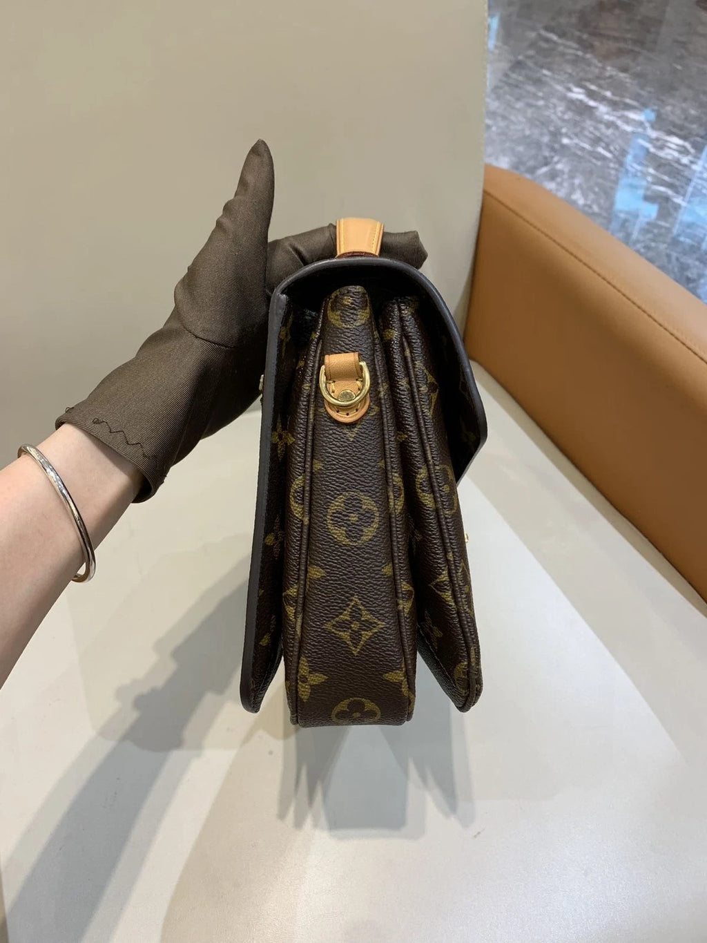 Louis Vuitton Pochette Metis Monogram Canvas Messenger Shoulder Bag