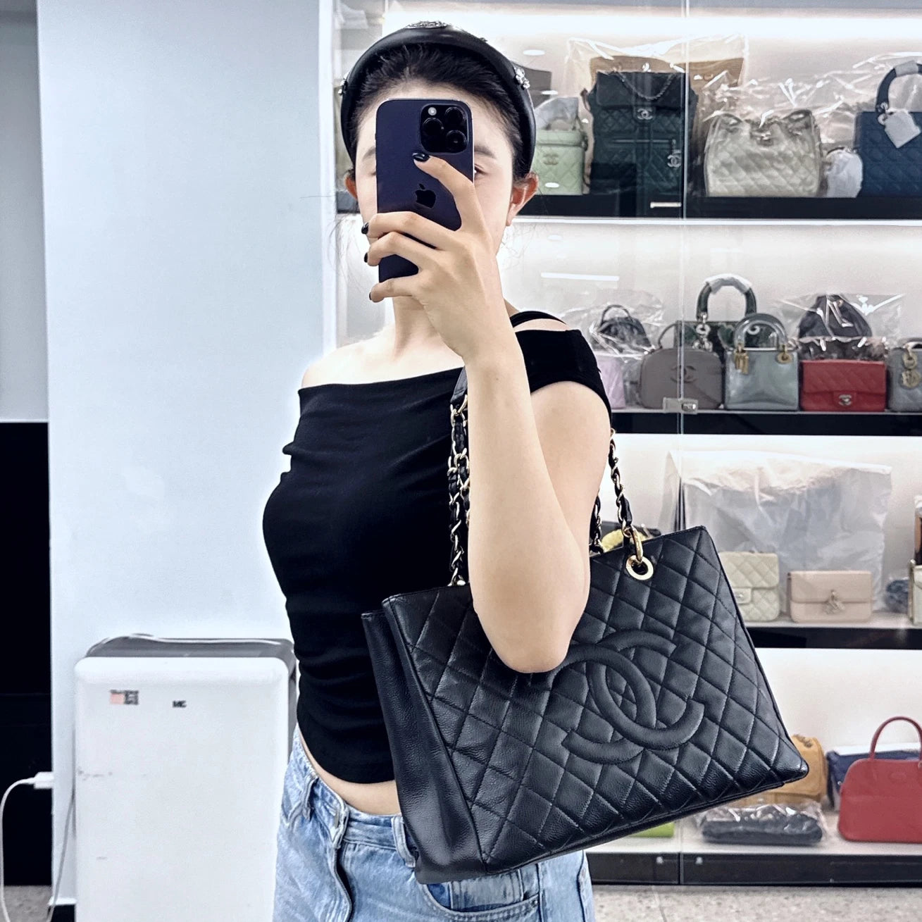 Chanel GST Calfskin MM Chain Shoulder Crossbody Bag Black Gold Hardware Women S