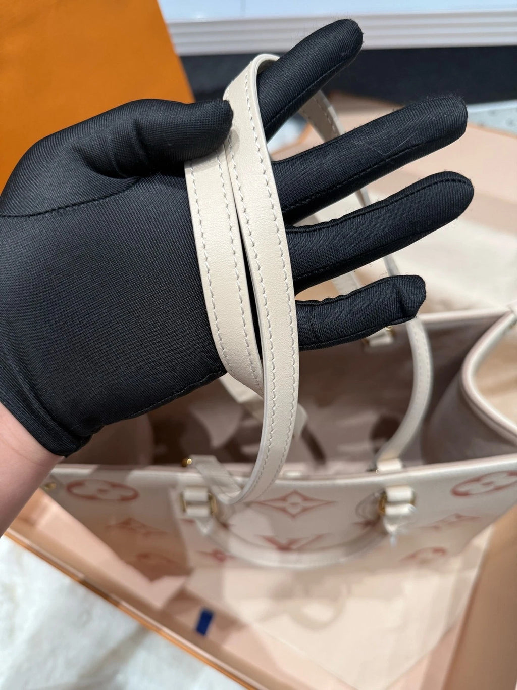 Louis Vuitton OnTheGo Tote Bag Excellent