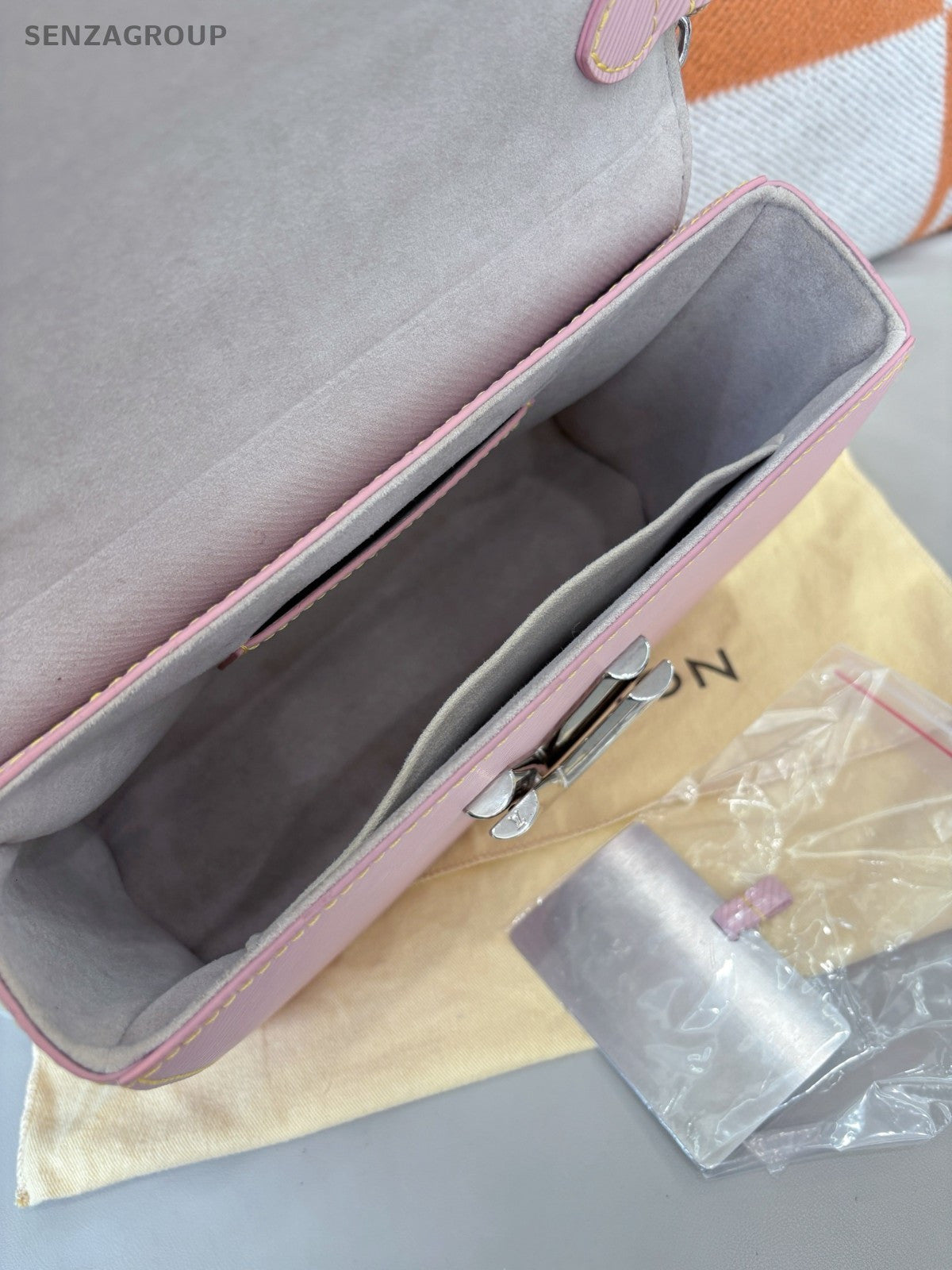 Louis Vuitton Twist MM Epi Shoulder Bag Pink Silver Used Women Classic Fashion