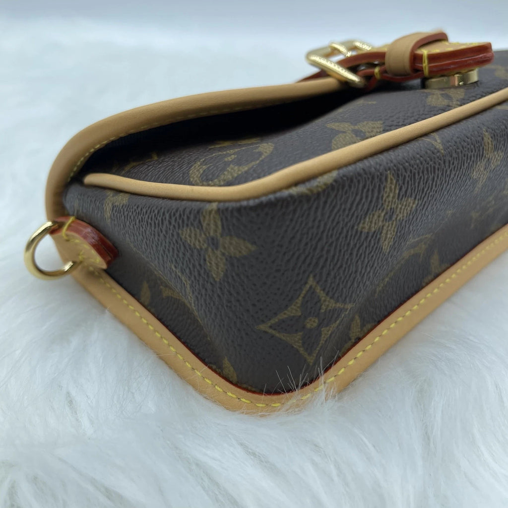 Louis Vuitton Classic Monogram Canvas Baguette Shoulder Crossbody Bag For Women