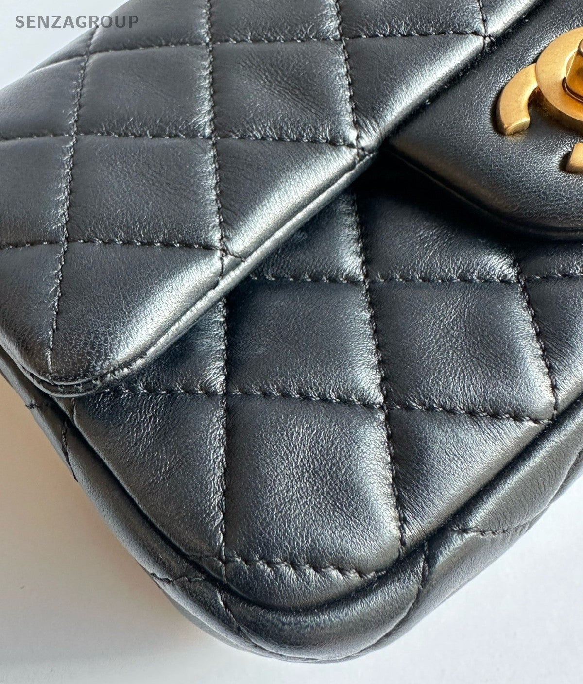 Chanel Classic Flap Mini Chain Shoulder Bag Crossbody Black Gold Women Fashion