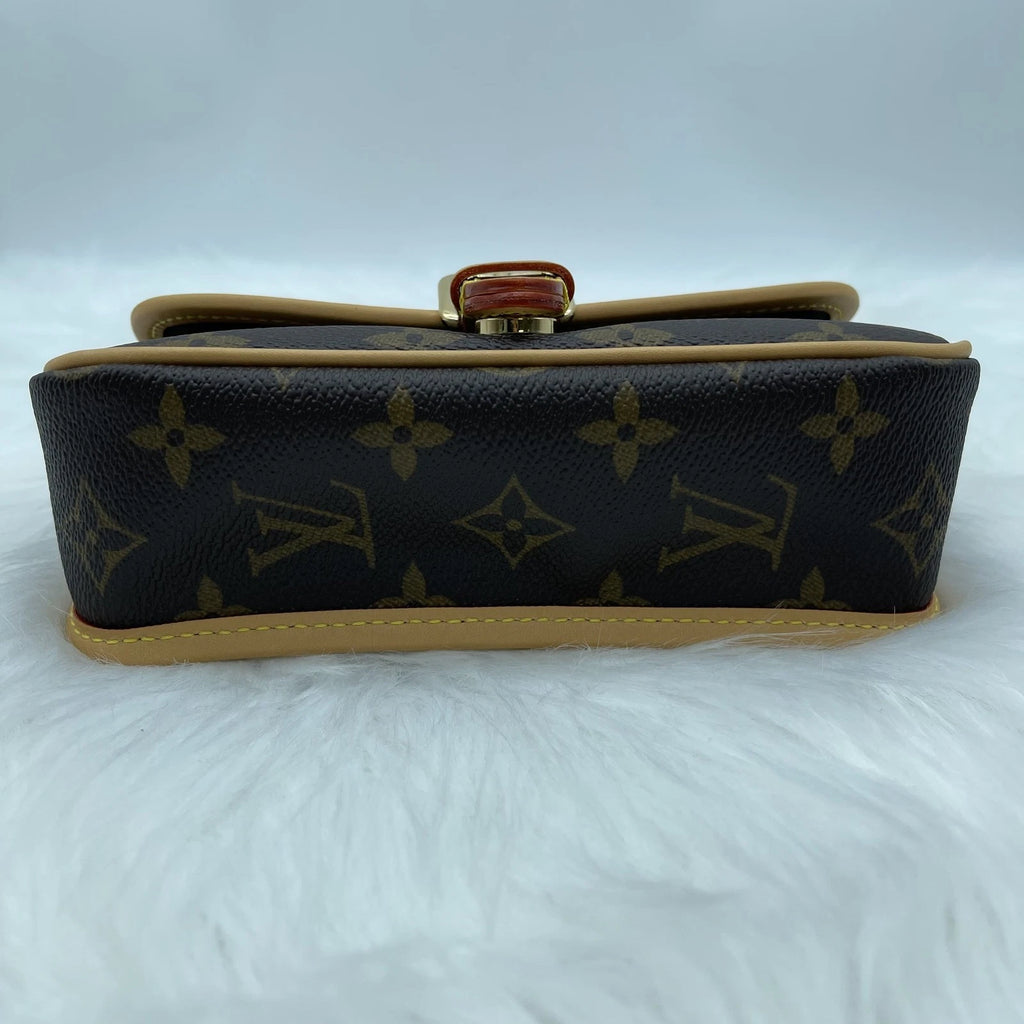 Louis Vuitton Classic Monogram Canvas Baguette Shoulder Crossbody Bag For Women