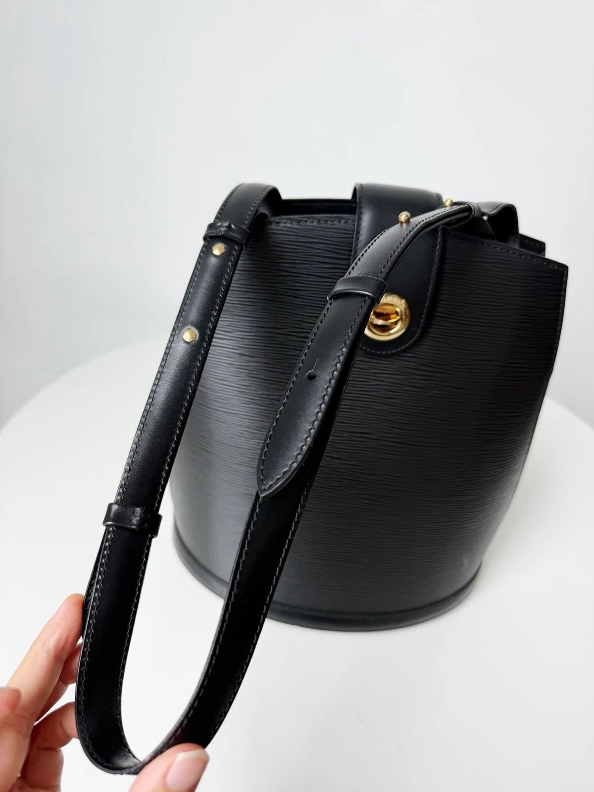 Louis Vuitton Cluny Epi Leather Black Shoulder Bag Crossbody Excellent