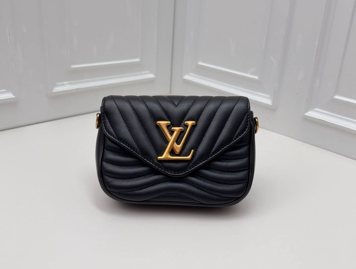 Louis Vuitton New Wave Chip Version Chain Bag Crossbody Bag Excellent