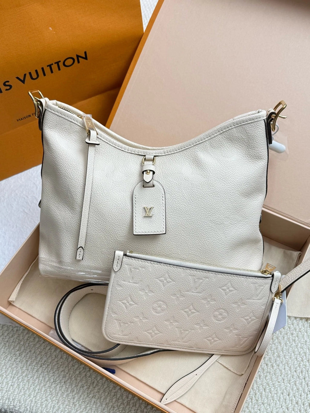 Louis Vuitton Carryall Leather White Tote Bag Excellent