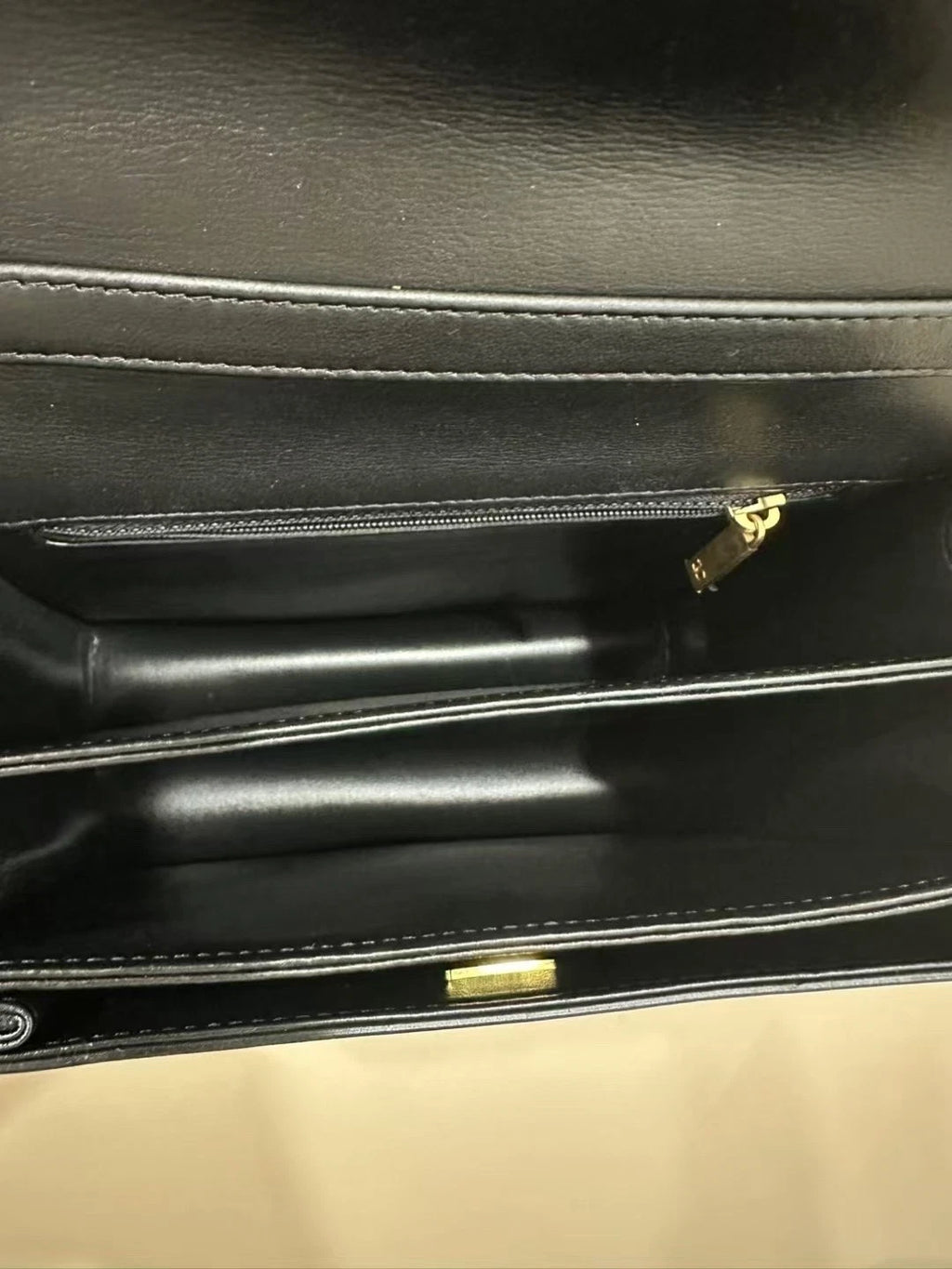 Chanel Pre-owned Black Patent Leather Crossbody Bag For Women