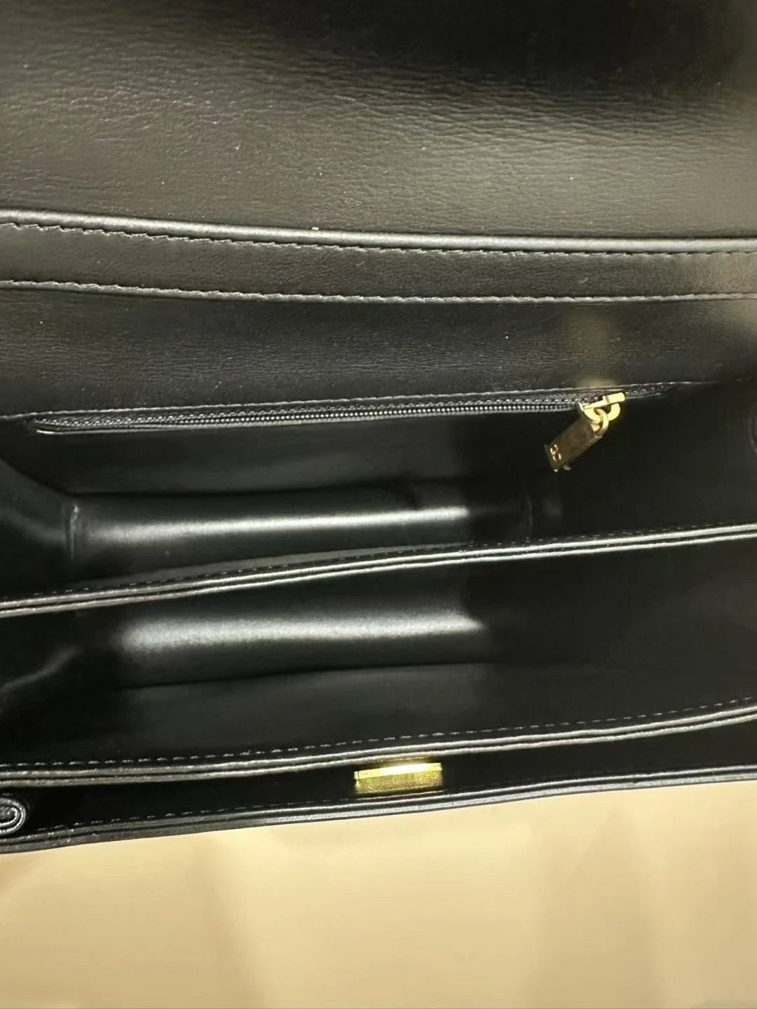 Chanel Pre-owned Black Patent Leather Crossbody Bag For Women