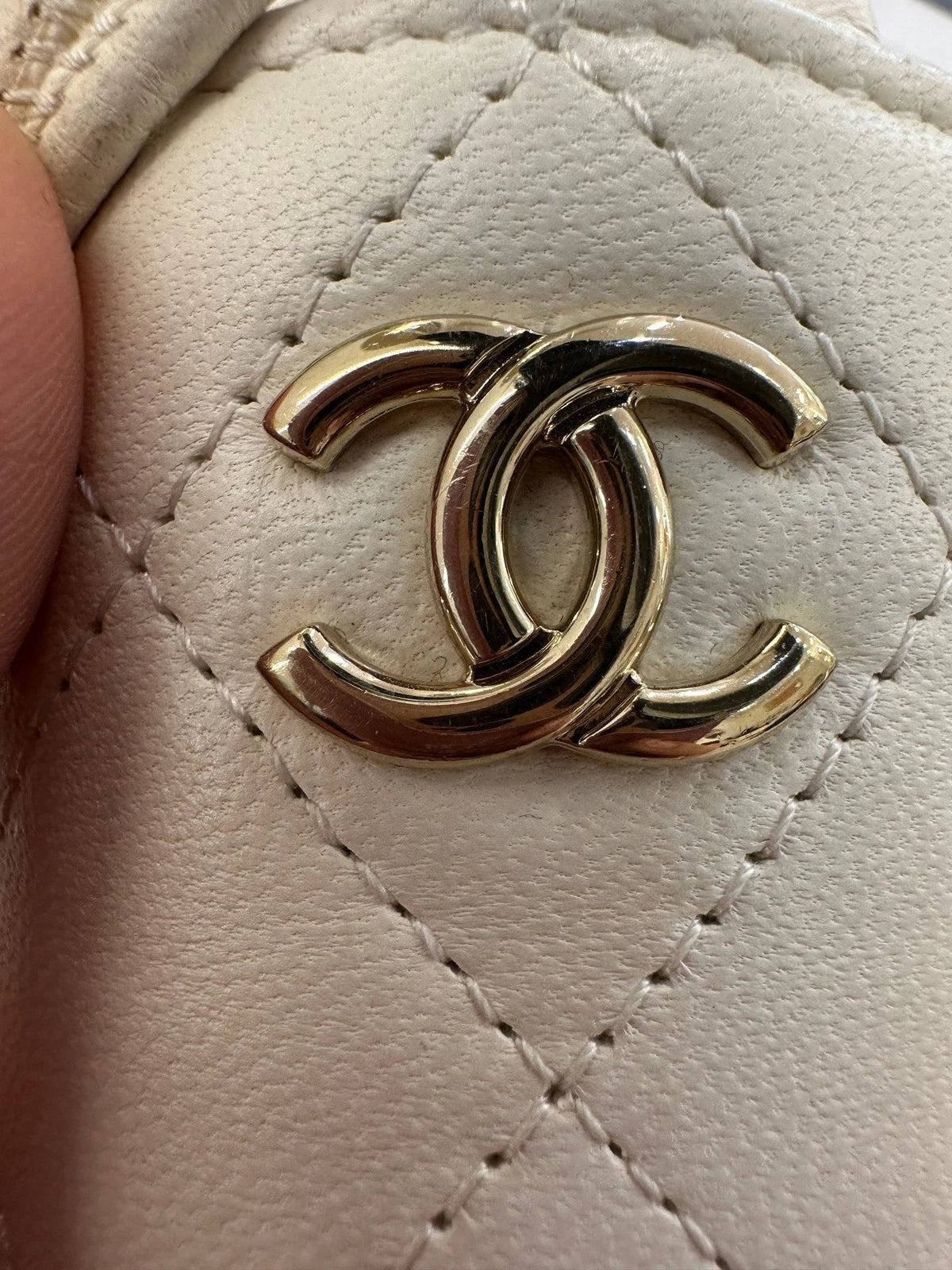 CHANEL White Gold Chain Bucket Bag For Women
