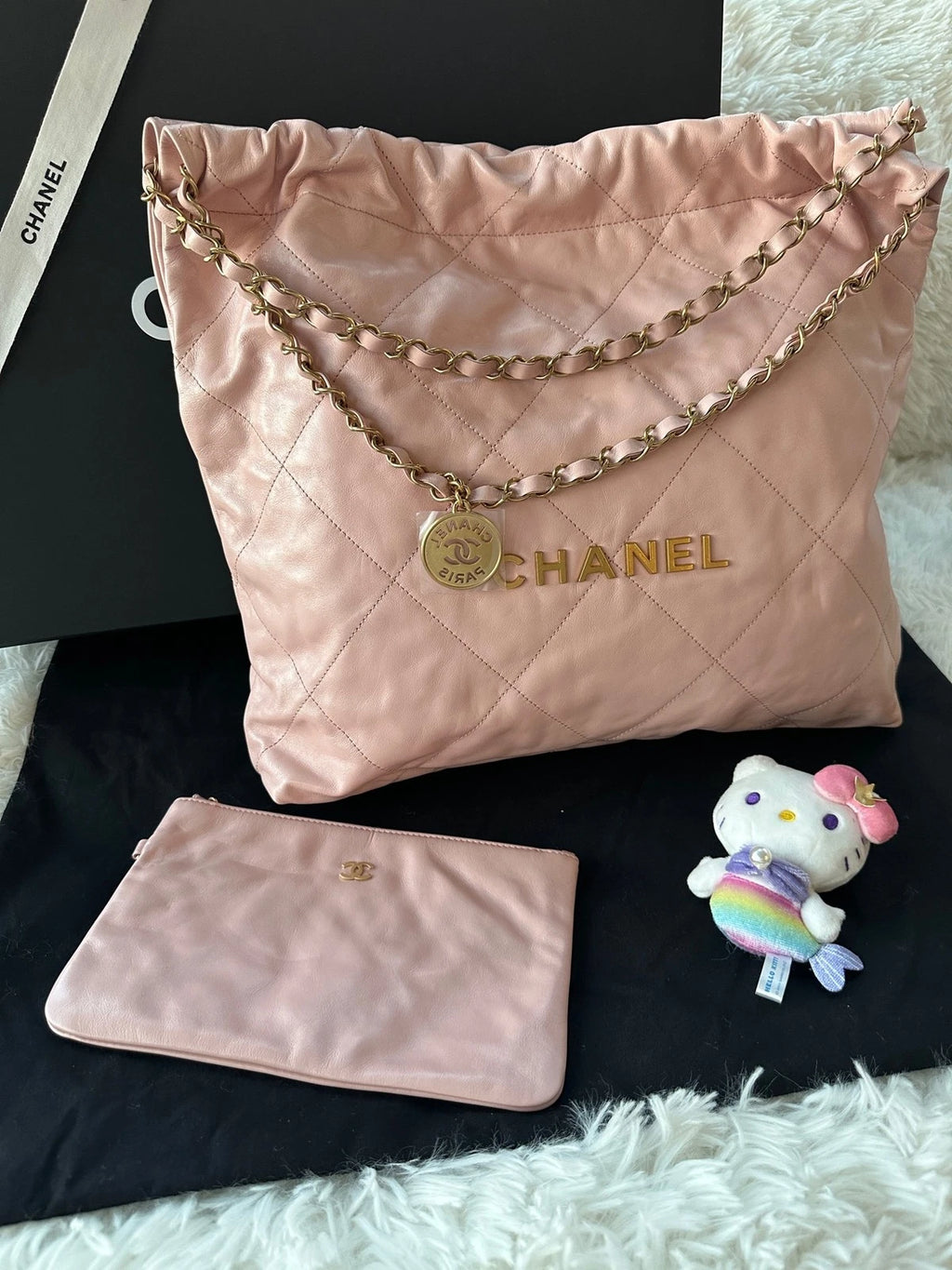 CHANEL 22Bag Medium Sakura Pink Shoulder Handbag For Women
