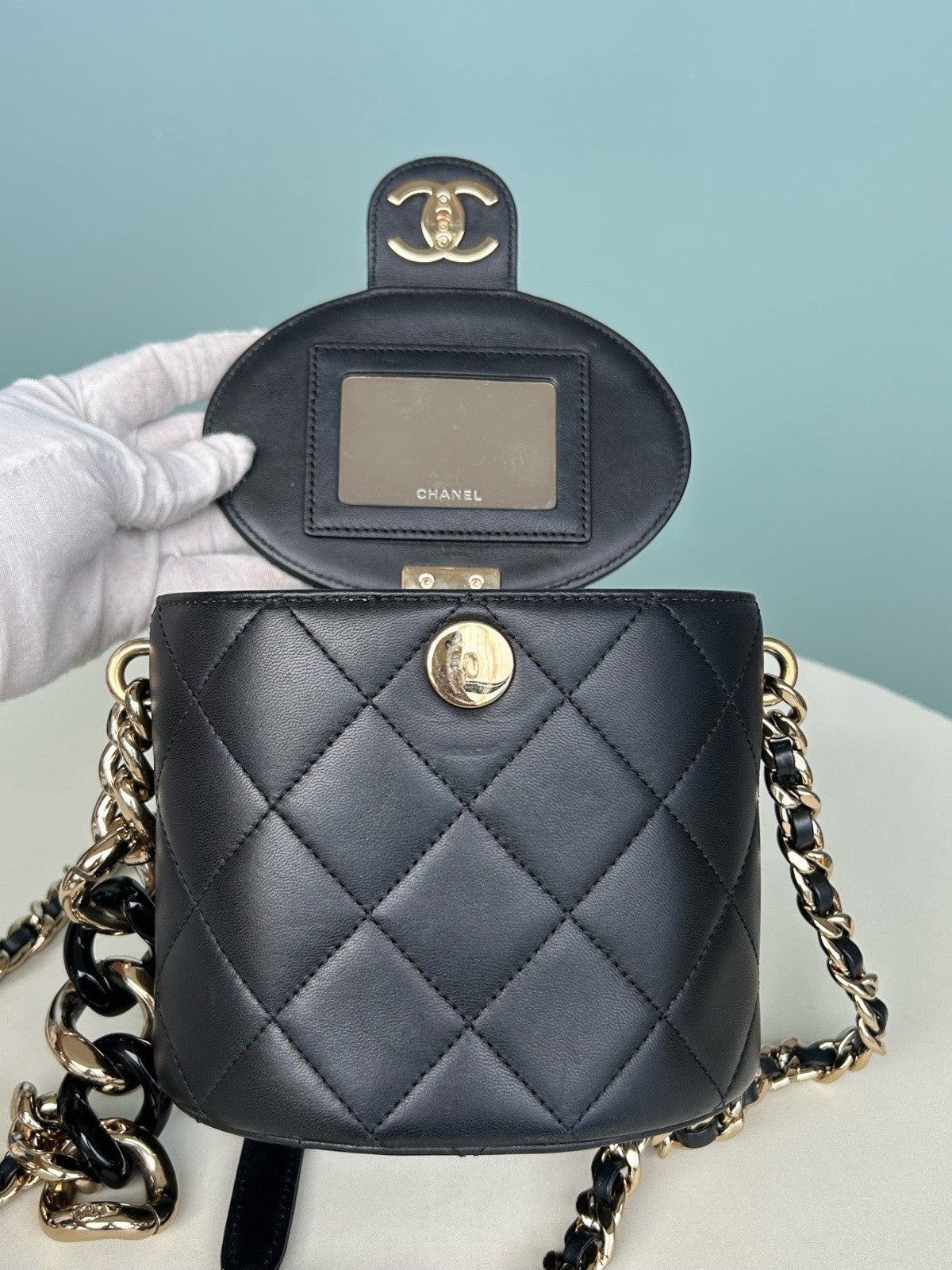Chanel Lambskin Chain Vanity Case Crossbody Black Gold Women Classic Fashion
