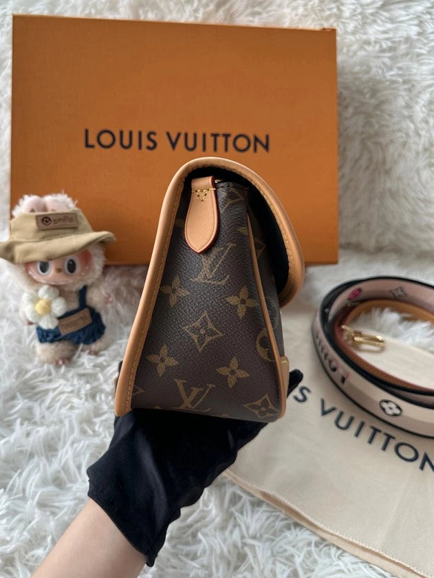 Louis Vuitton Diane Monogram Canvas Shoulder Bag Excellent
