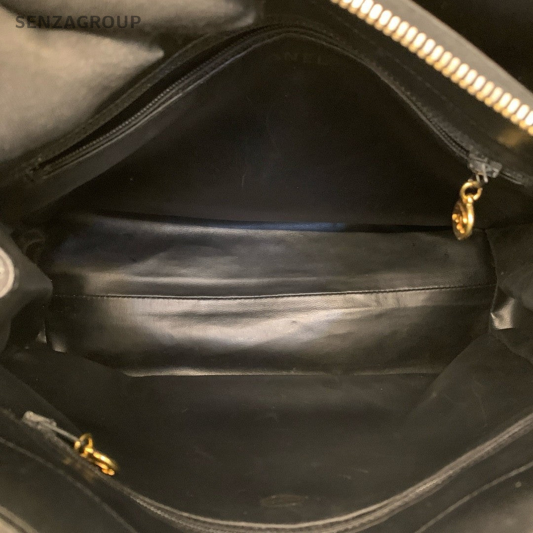 CHANEL CC logo Black gold Shoulder Handbag