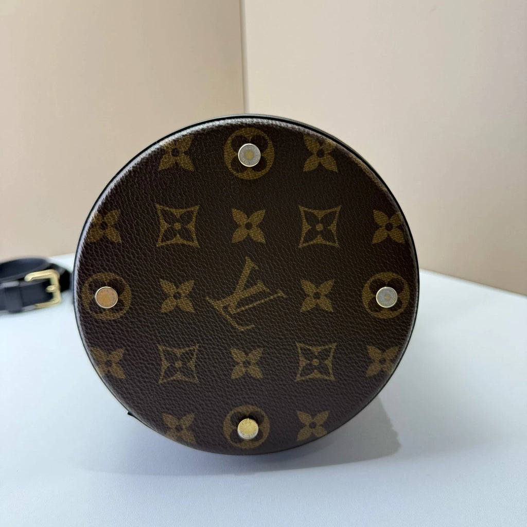 Louis Vuitton Canvas Canoe Bucket Bag Dual Strap Chip Version For Women