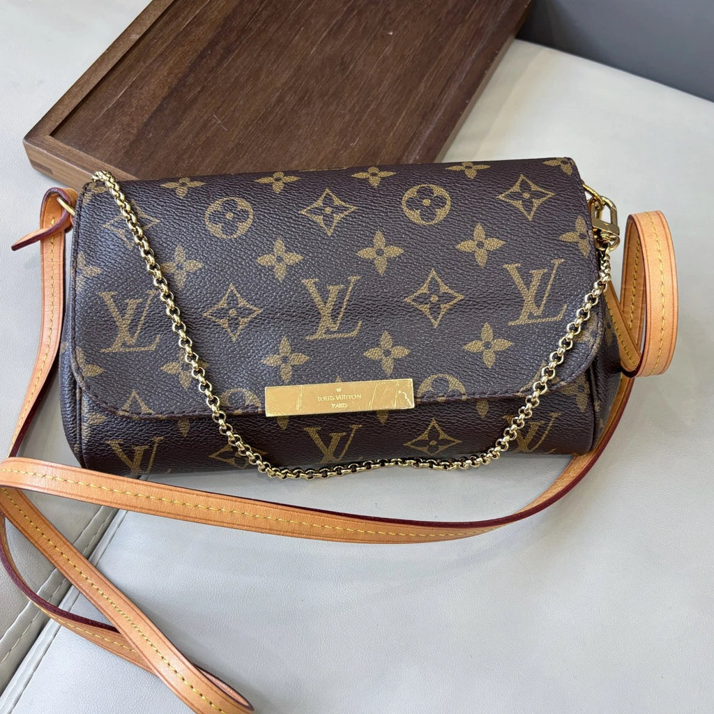 Louis Vuitton Favorite Monogram Canvas Gold Crossbody Handbag Excellent