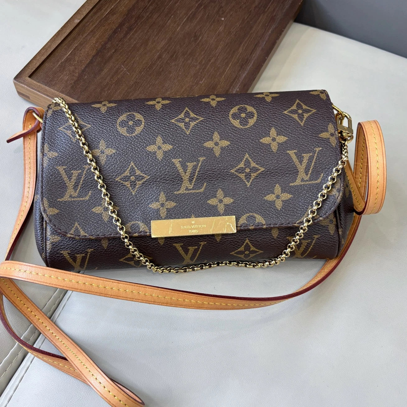 Louis Vuitton Favorite Monogram Canvas Gold Crossbody Handbag Excellent