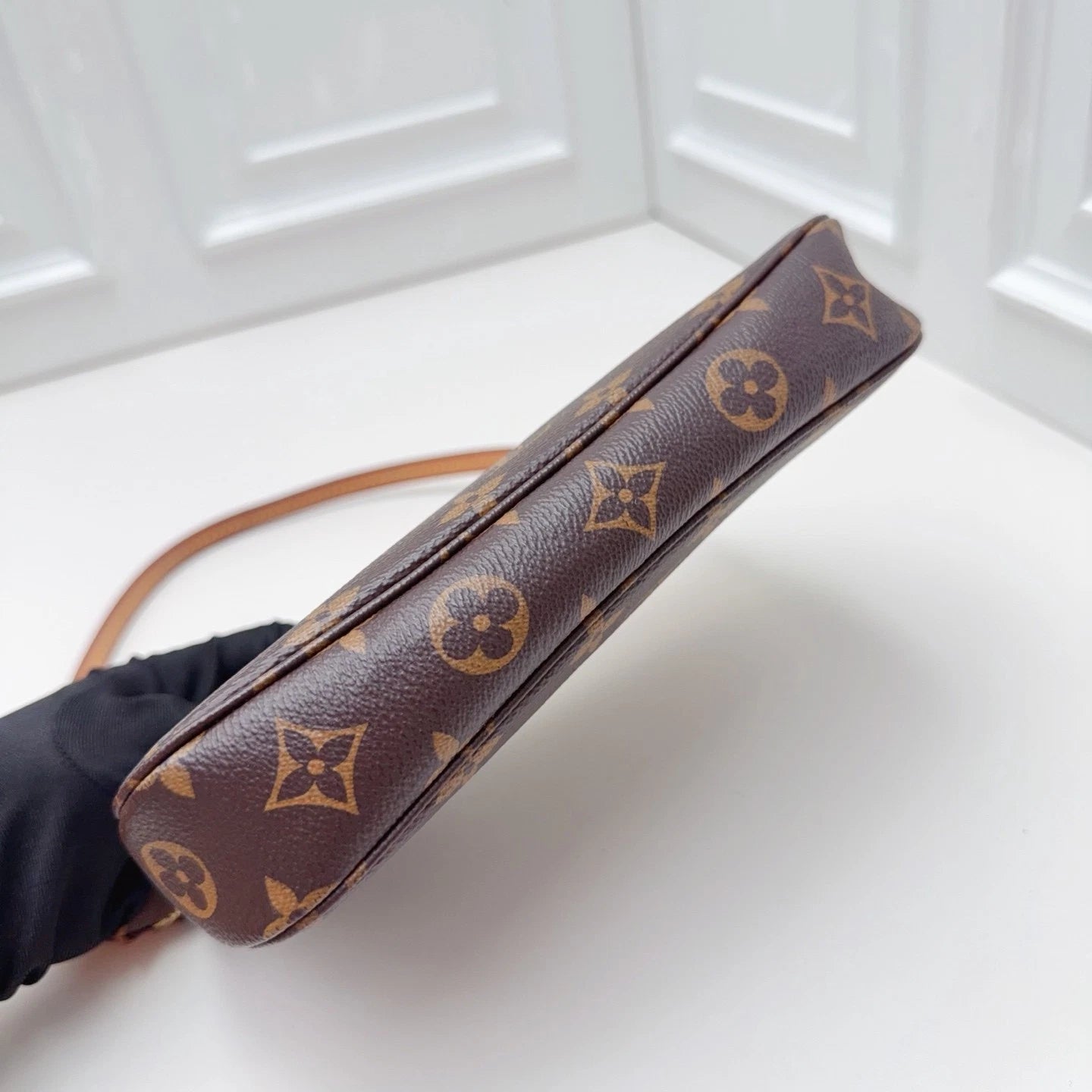 Louis Vuitton Pochette Accessoires Monogram Canvas Shoulder Bag Brown GHW
