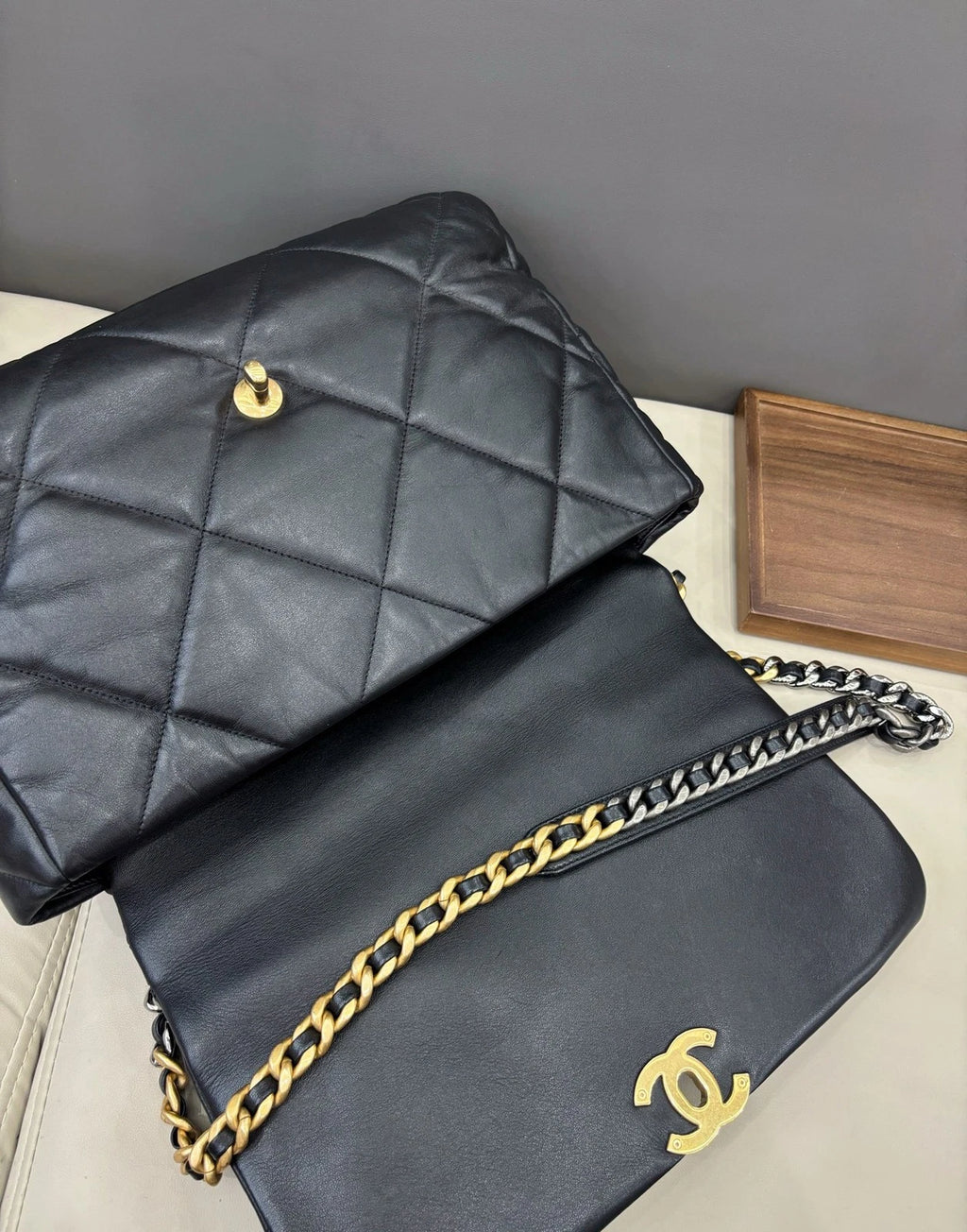 Chanel 19Bag GM Chain Shoulder Bag Crossbody Black Gold Women Classic Fashion