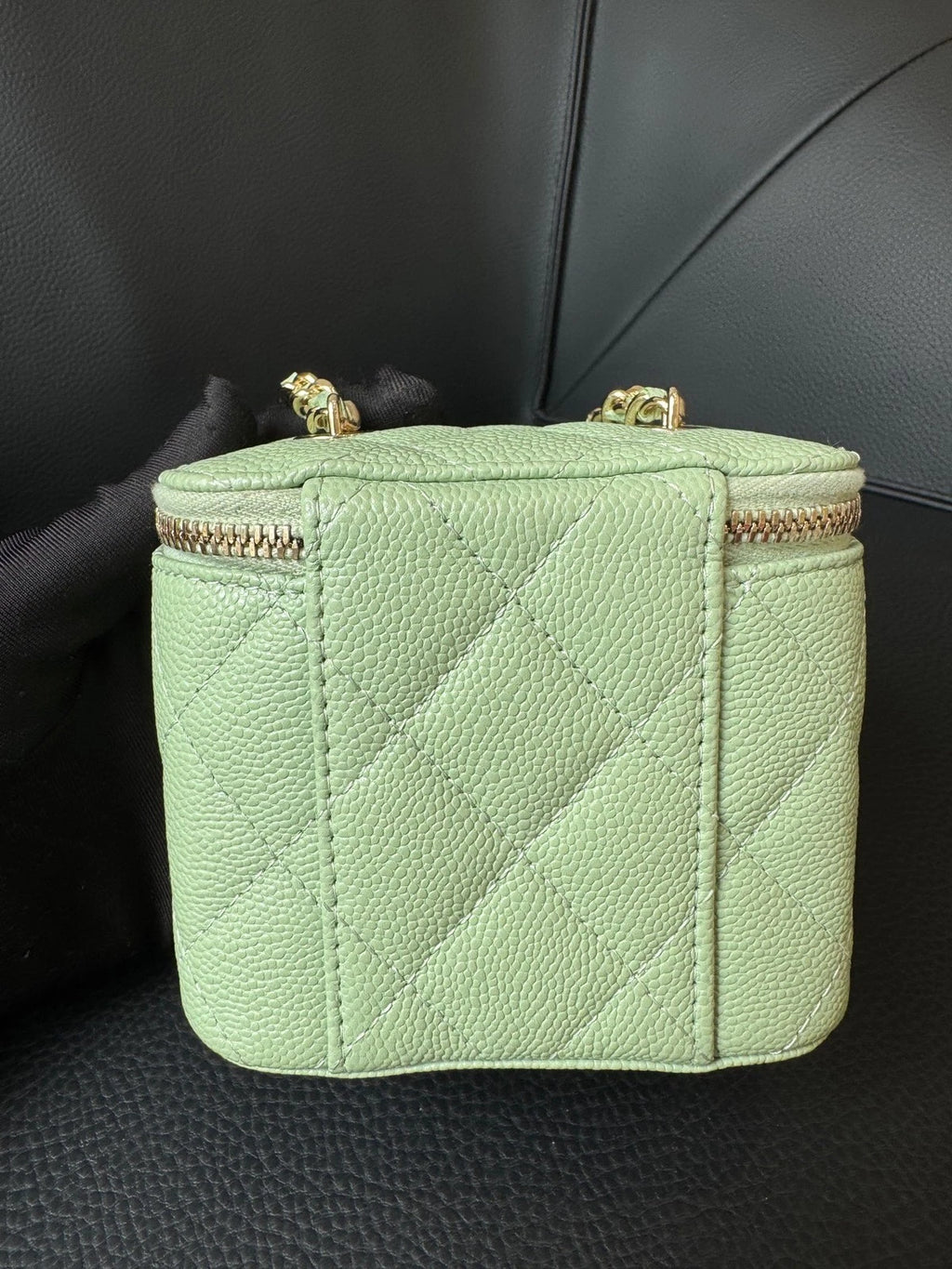 Chanel Vanity Gold Green Crossbody Chain Bag Excellent